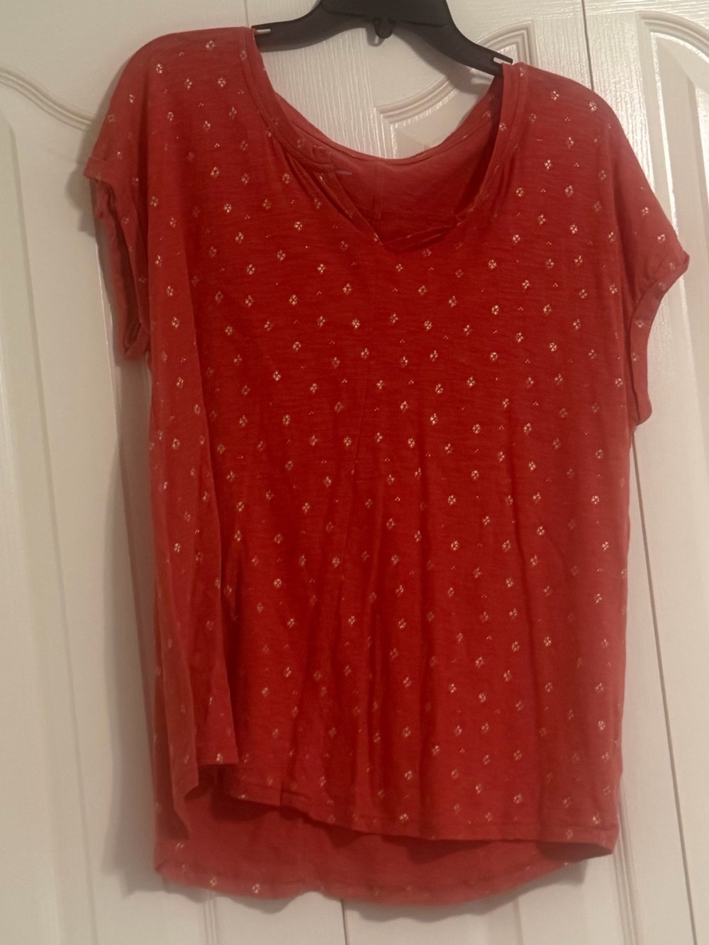 Women's Orange Red Short-Sleeve V-Neck Top with Gold Metallic Dot Detail (XL)
